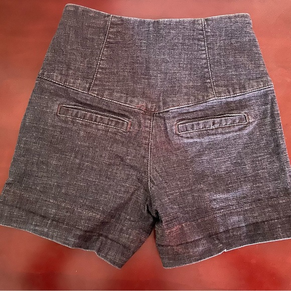 Shorts - Picture 4 of 5